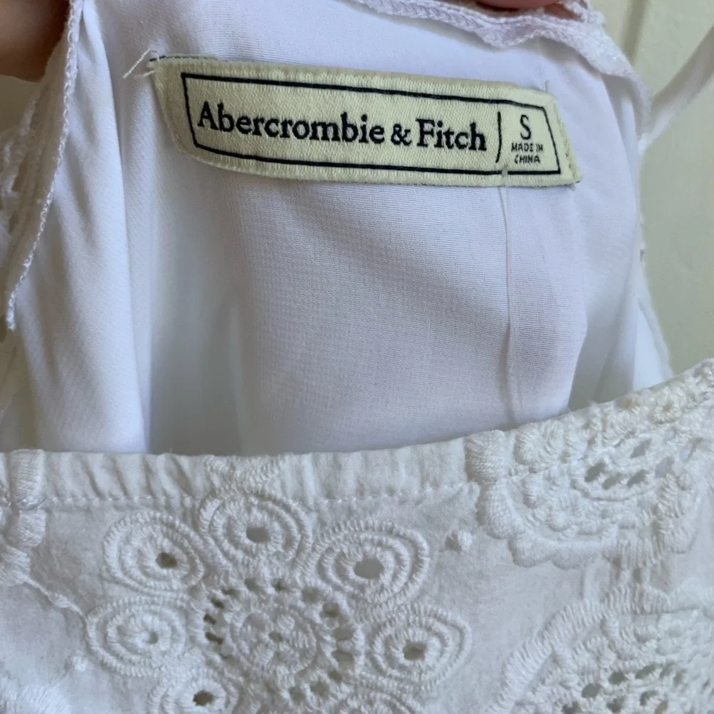 NWT Abercrombie & Fitch White Eyelet Mini Dress Small - Picture 4 of 8
